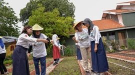 Lewat program BRInita (BRI Bertani di Kota), BRI meraih penghargaan Sustainable Impact in Women-Led Urban Agriculture pada ajang Mata Lokal Fest 2025. (Dok. BRI)