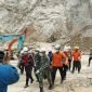 Proses pencarian terhadap korban longsor tambang galian C Gunung Kuda, Kabupaten Cirebon(Dok. Basarnas)

