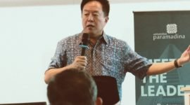 Direktur Djarum Group, Victor Hartono saat memaparkan strategi bisnis keluarga di Auditorium Paramadina. Victor menjelaskan pentingnya struktur kepemimpinan tunggal dalam menjaga arah bisnis keluarga. (Dok. Paramadina)