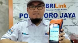 AgenBRILink menjadi jembatan layanan keuangan di pelosok negeri. Simak kisah AgenBRILink Podomoro Jaya di Gowa yang memberdayakan petani dan masyarakat lokal. (Dok. BRI)