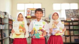 BRI Peduli hadir di SDN 1 Malaka, NTB, untuk tingkatkan literasi anak negeri! Dukung pendidikan berkualitas, perkuat guru, dan lengkapi fasilitas sekolah. (Dok. BRI)