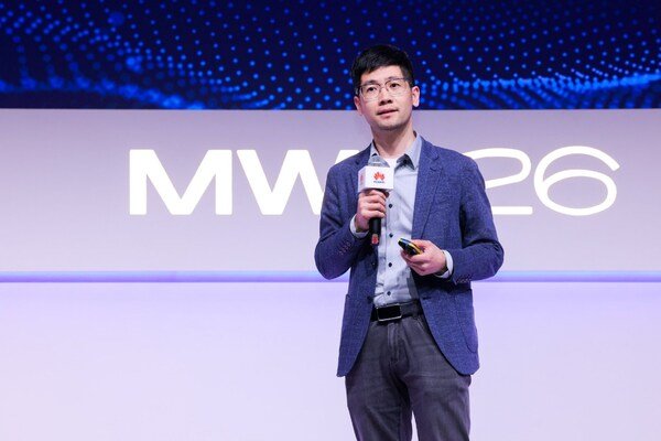 Xie Liming, the President of the Flash Storage Domain of the Huawei Data Storage Product Line, launches the AI Data Platform