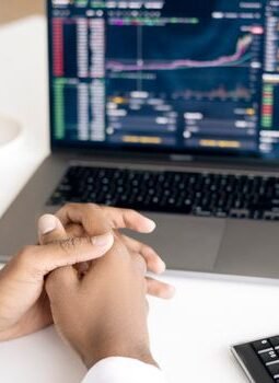 Akuisisi Perusahaan Terbuka: Ketika Pasar Berbisik, Dompet Investor Bersorak