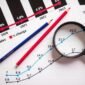 Sebuah sertifikat obligasi konversi di atas grafik pertumbuhan menunjukkan potensi ganda instrumen investasi ini, menawarkan keamanan dan peluang keuntungan. Ini merepresentasikan fleksibilitas yang dapat diberikan oleh obligasi konversi kepada para investor yang cerdas.