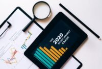 Ilustrasi grafis menunjukkan panah naik di atas tumpukan koin emas dan saham, melambangkan pertumbuhan nilai investasi yang seringkali terjadi setelah perusahaan melakukan buyback saham dari pasar. Gambar ini merepresentasikan potensi keuntungan finansial bagi investor.