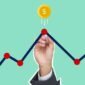 Ilustrasi tangan memegang uang tunai dengan latar belakang grafik pasar saham, menggambarkan potensi keuntungan dari investasi dan pembagian dividen. Gambar ini merepresentasikan kesuksesan finansial yang dapat diraih melalui keputusan investasi yang tepat.