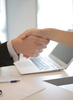 Akuisisi Perusahaan Terbuka: Ketika Konglomerat Menggenggam Takdir Bisnis