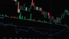 Ilustrasi grafis yang menunjukkan saham yang sedang dibeli kembali oleh perusahaan, merepresentasikan optimisme manajemen dan potensi peningkatan nilai bagi pemegang saham jangka panjang. Langkah ini seringkali menjadi sinyal positif bagi investor yang memahami strategi keuangan korporasi.